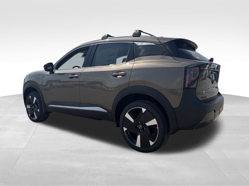 2026 Nissan Kicks SR photo 3
