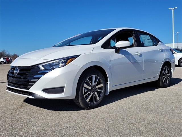 2025 Nissan Versa 1.6 SV photo 2