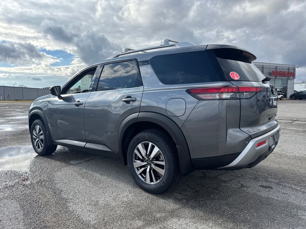 2025 Nissan Pathfinder SL photo 3