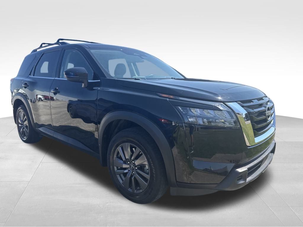 2023 Nissan Pathfinder SV photo 2