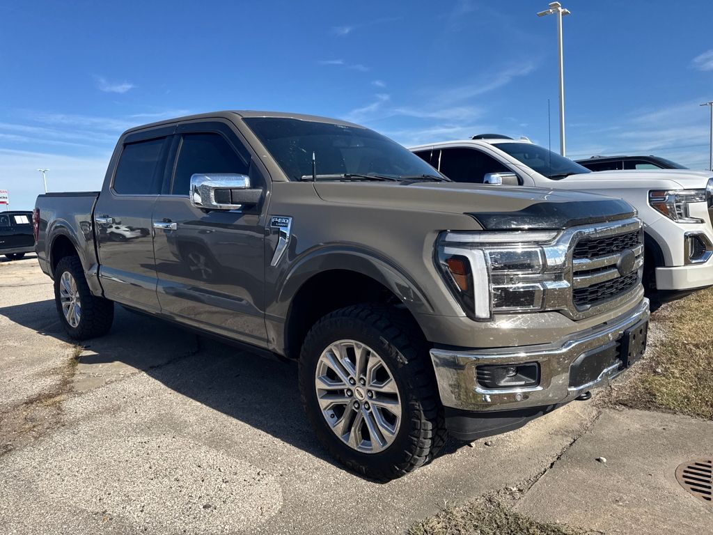 2025 Ford F-150 Lariat photo 3