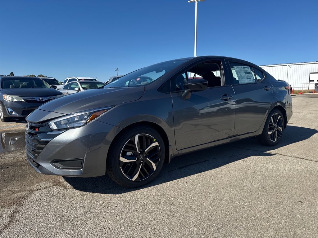 2025 Nissan Versa Sedan SR's photo