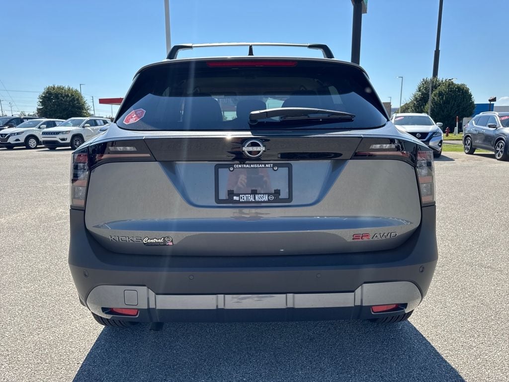 New 2026 Nissan Kicks SR SUV