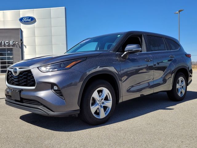 2023 Toyota Highlander LE photo 2