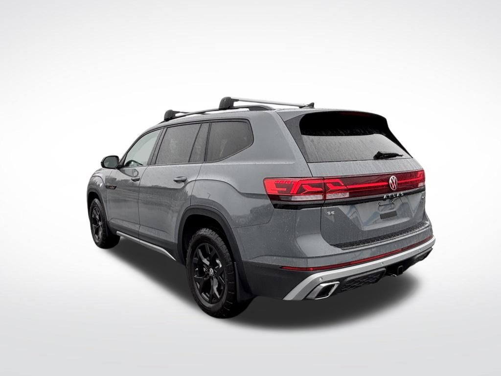 2025 Volkswagen Atlas Peak Edition SE photo 3