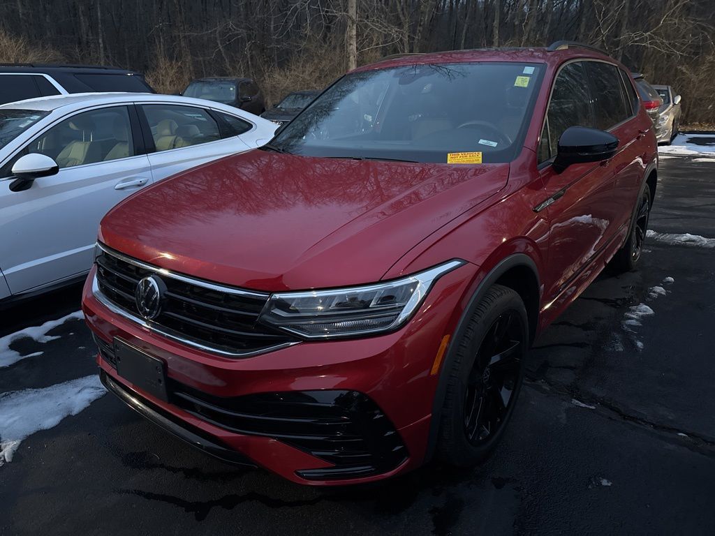 2024 Volkswagen Tiguan SE R-LINE BLACK's photo