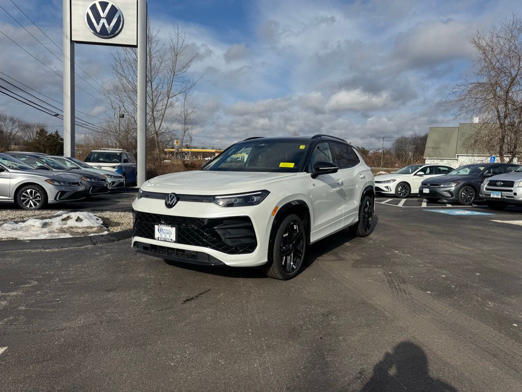 2026 Volkswagen Tiguan SE R-LINE BLACK's photo