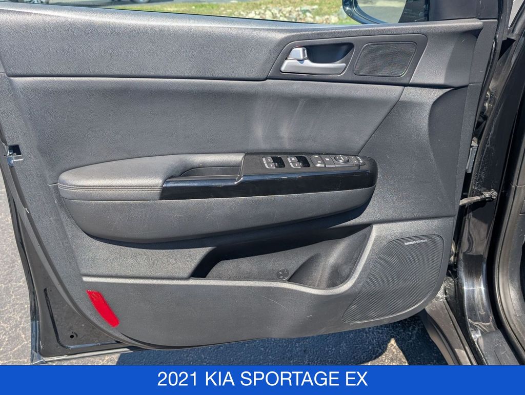 2021 Kia Sportage EX - Photo 11