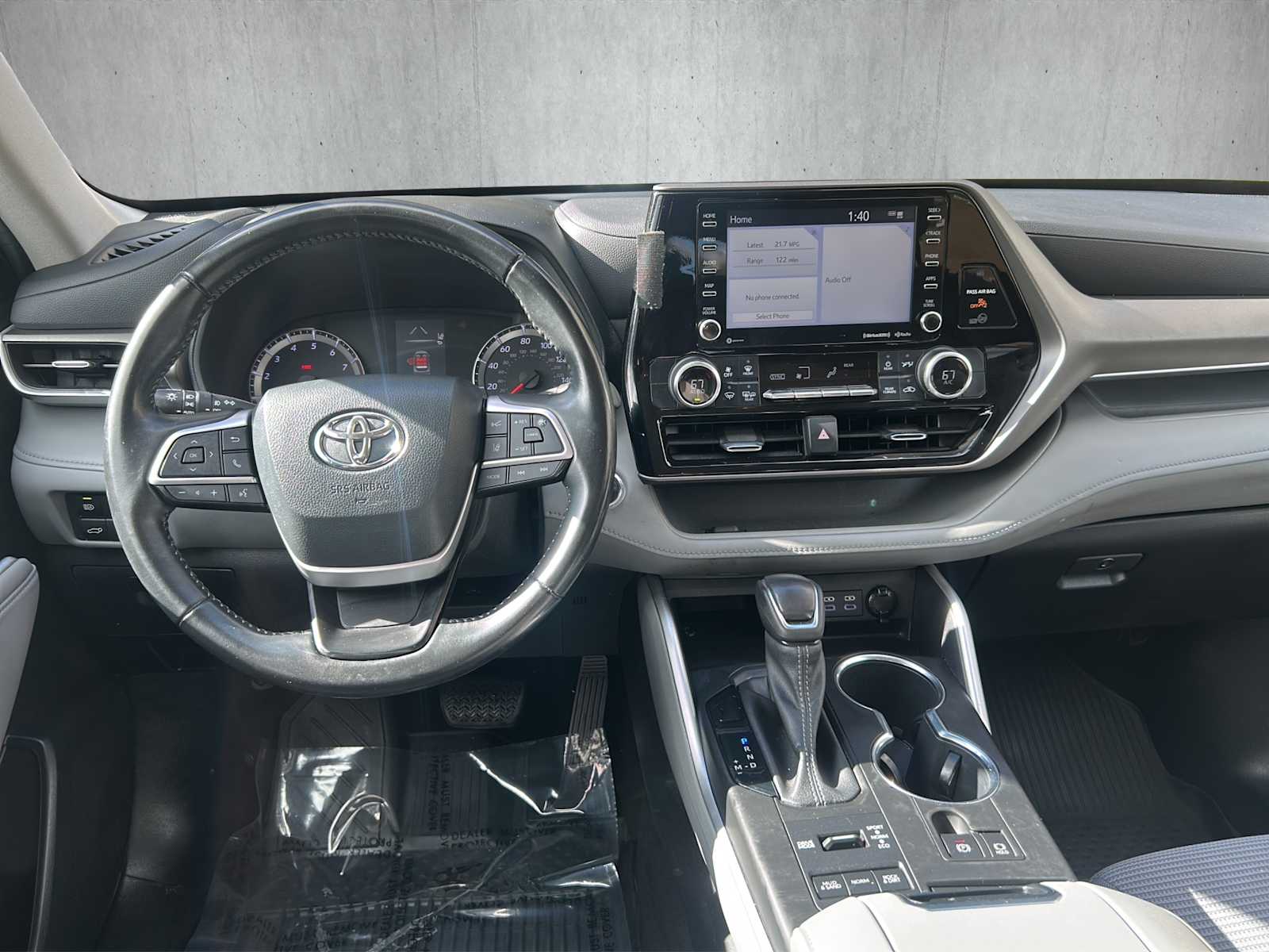 2022 Toyota Highlander LE - Photo 14