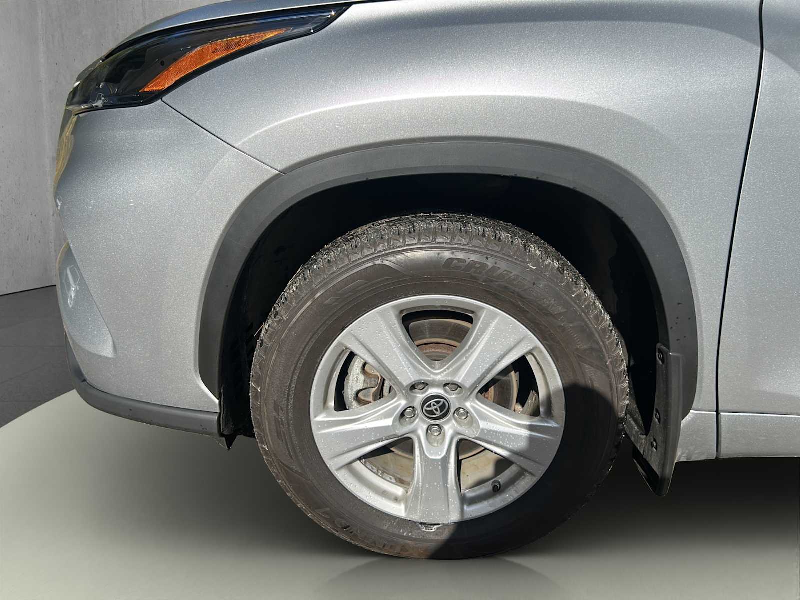 2022 Toyota Highlander LE - Photo 24