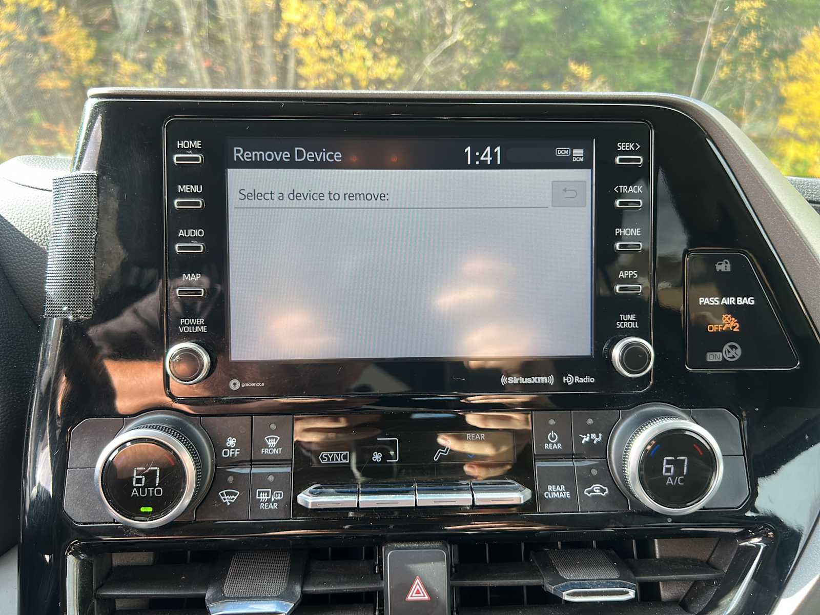 2022 Toyota Highlander LE - Photo 16