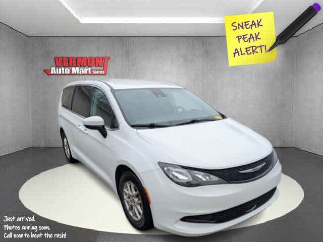 2023 Chrysler Voyager LX's photo