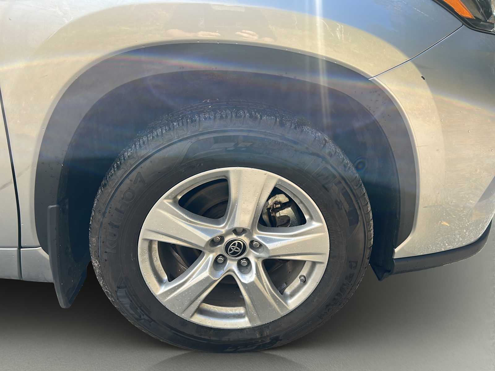 2022 Toyota Highlander LE - Photo 26