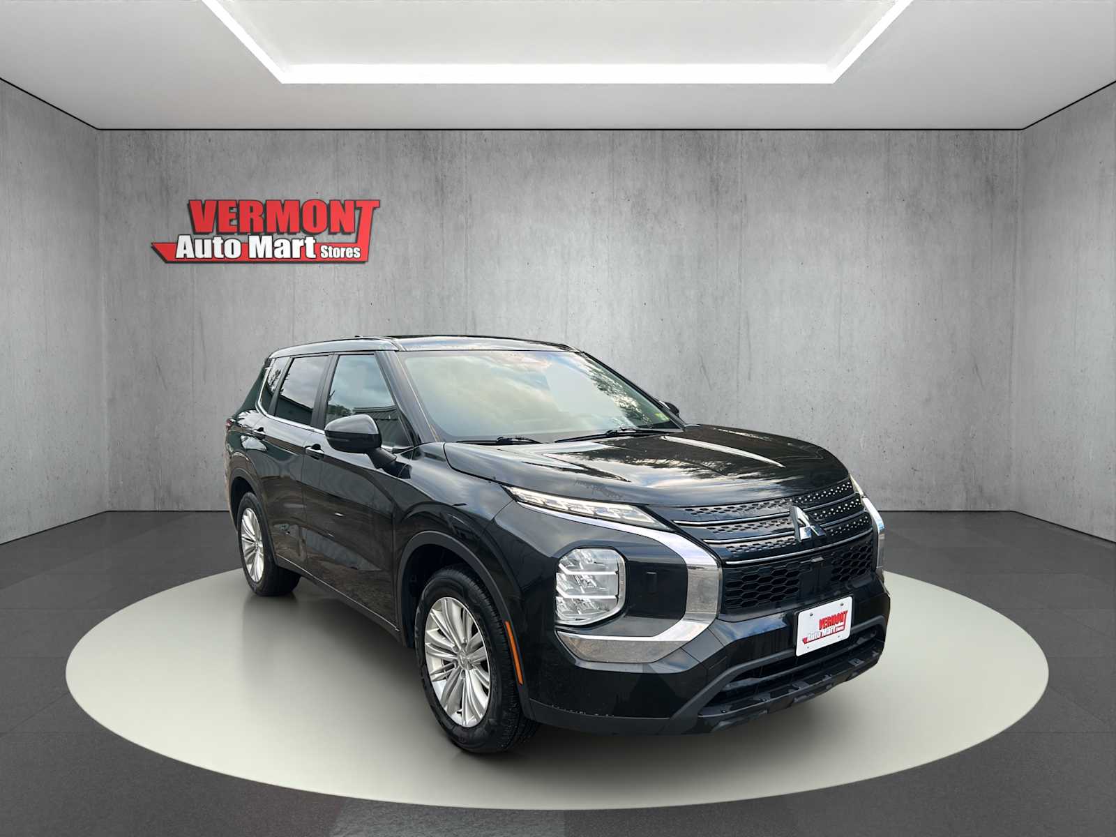 2022 Mitsubishi Outlander ES's photo