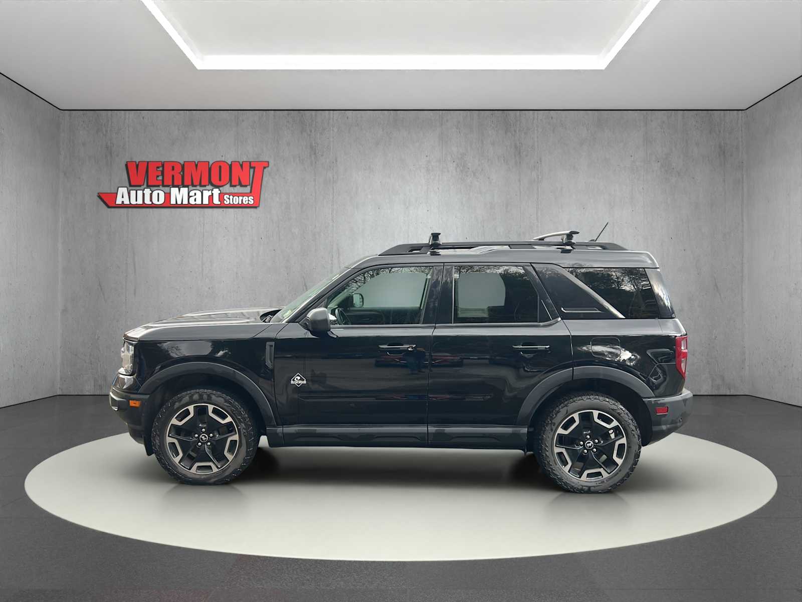 2022 Ford Bronco Sport Outer Banks photo 2