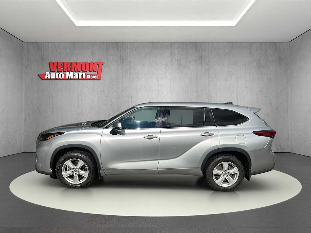 Used 2022 Toyota Highlander LE SUV
