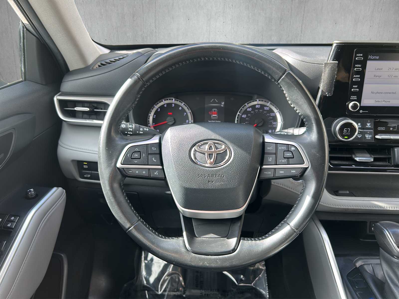 2022 Toyota Highlander LE - Photo 11