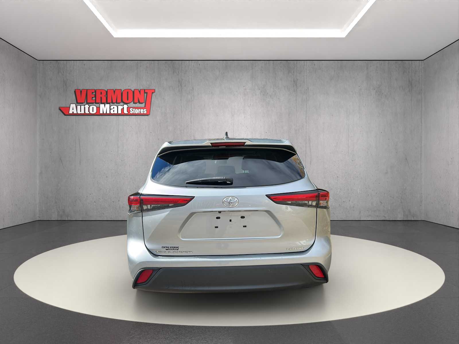 2022 Toyota Highlander LE - Photo 6