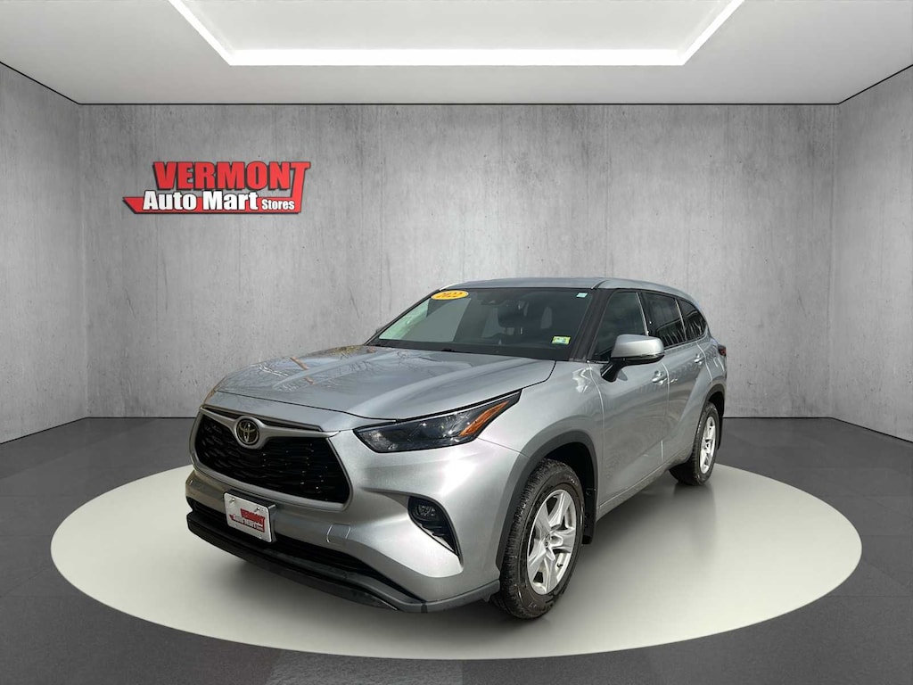 Used 2022 Toyota Highlander LE SUV