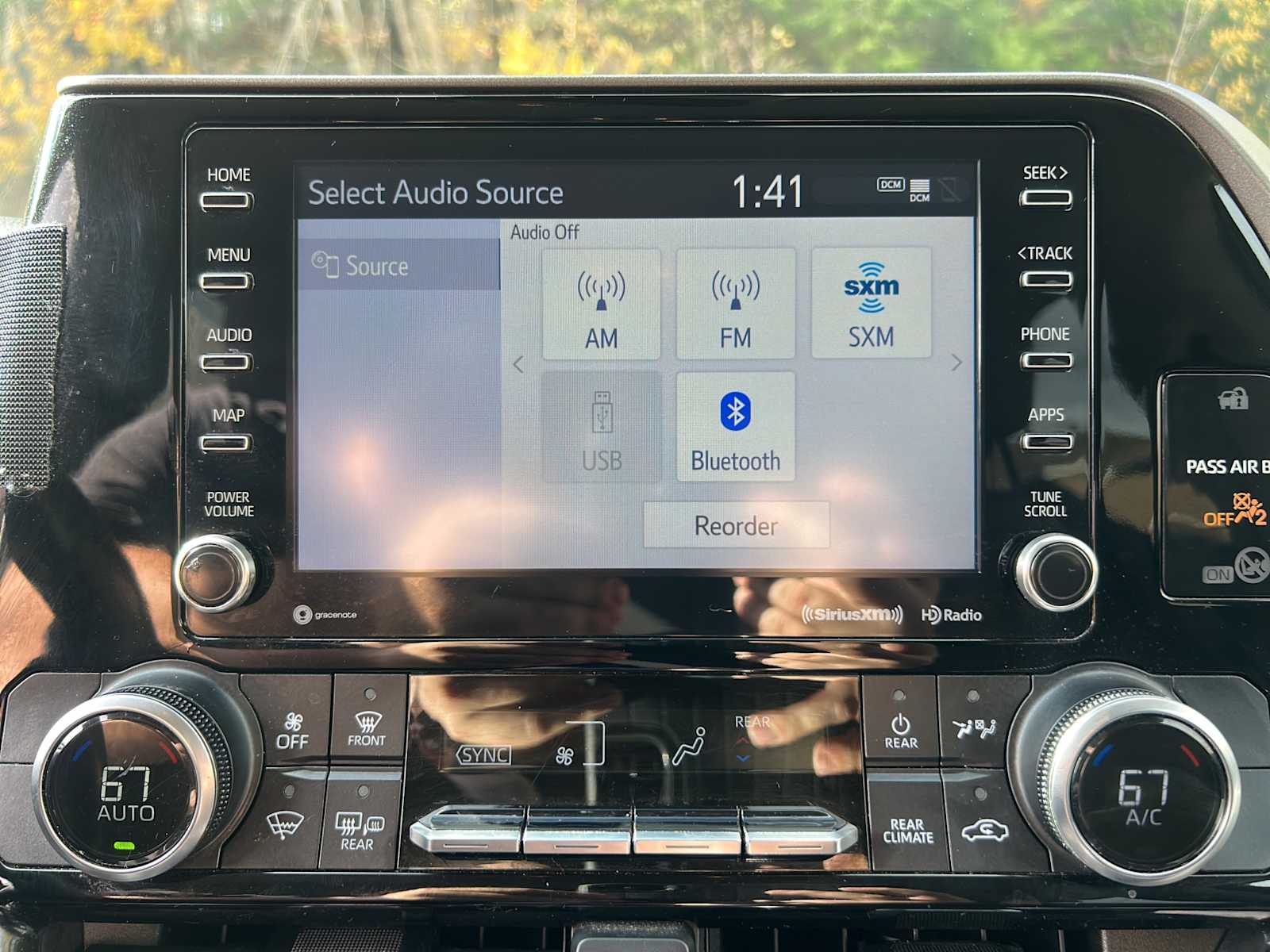 2022 Toyota Highlander LE - Photo 15