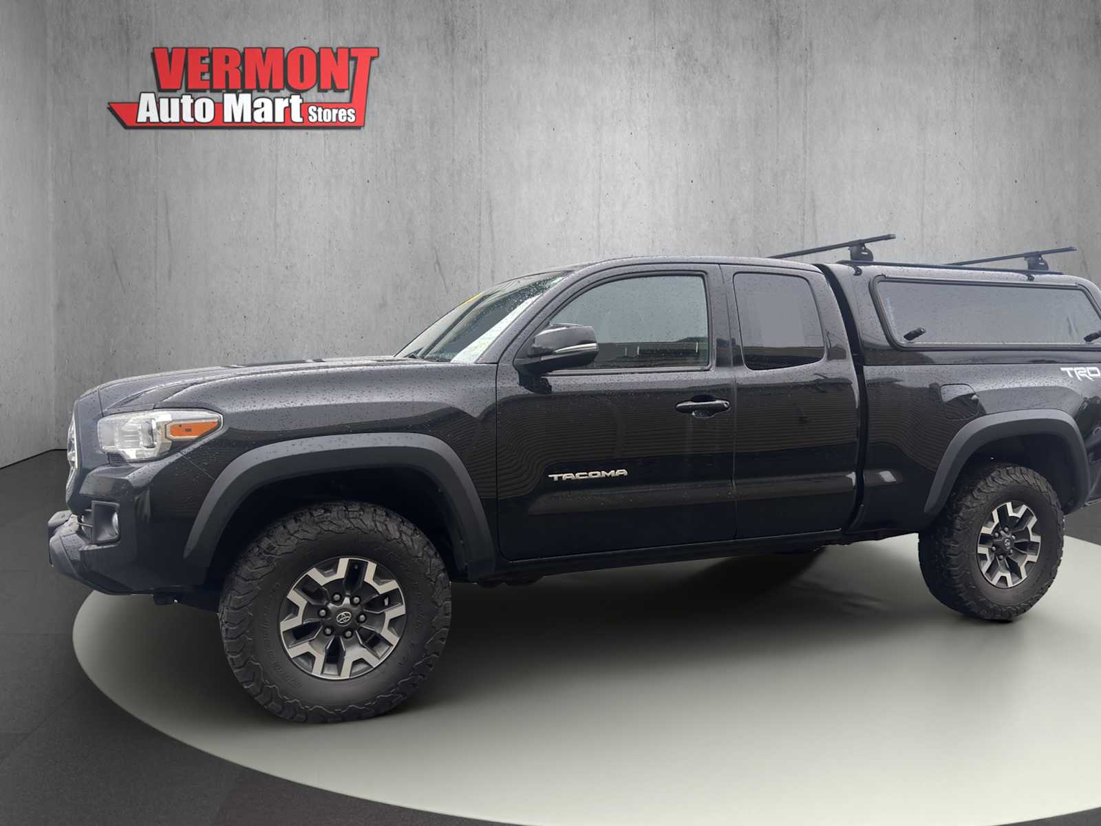 2017 Toyota Tacoma TRD V6 photo 3