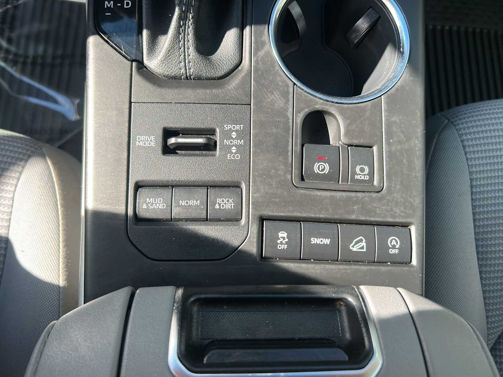 2022 Toyota Highlander LE - Photo 18