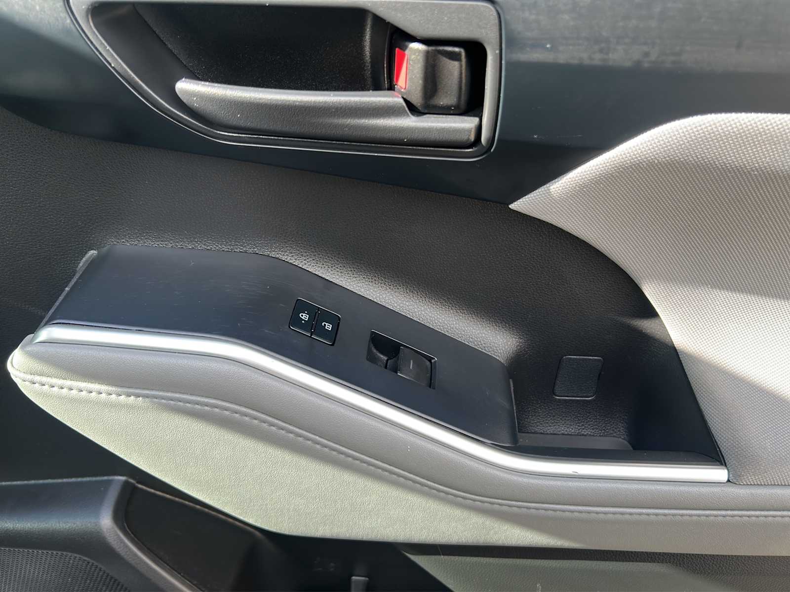 2022 Toyota Highlander LE - Photo 20