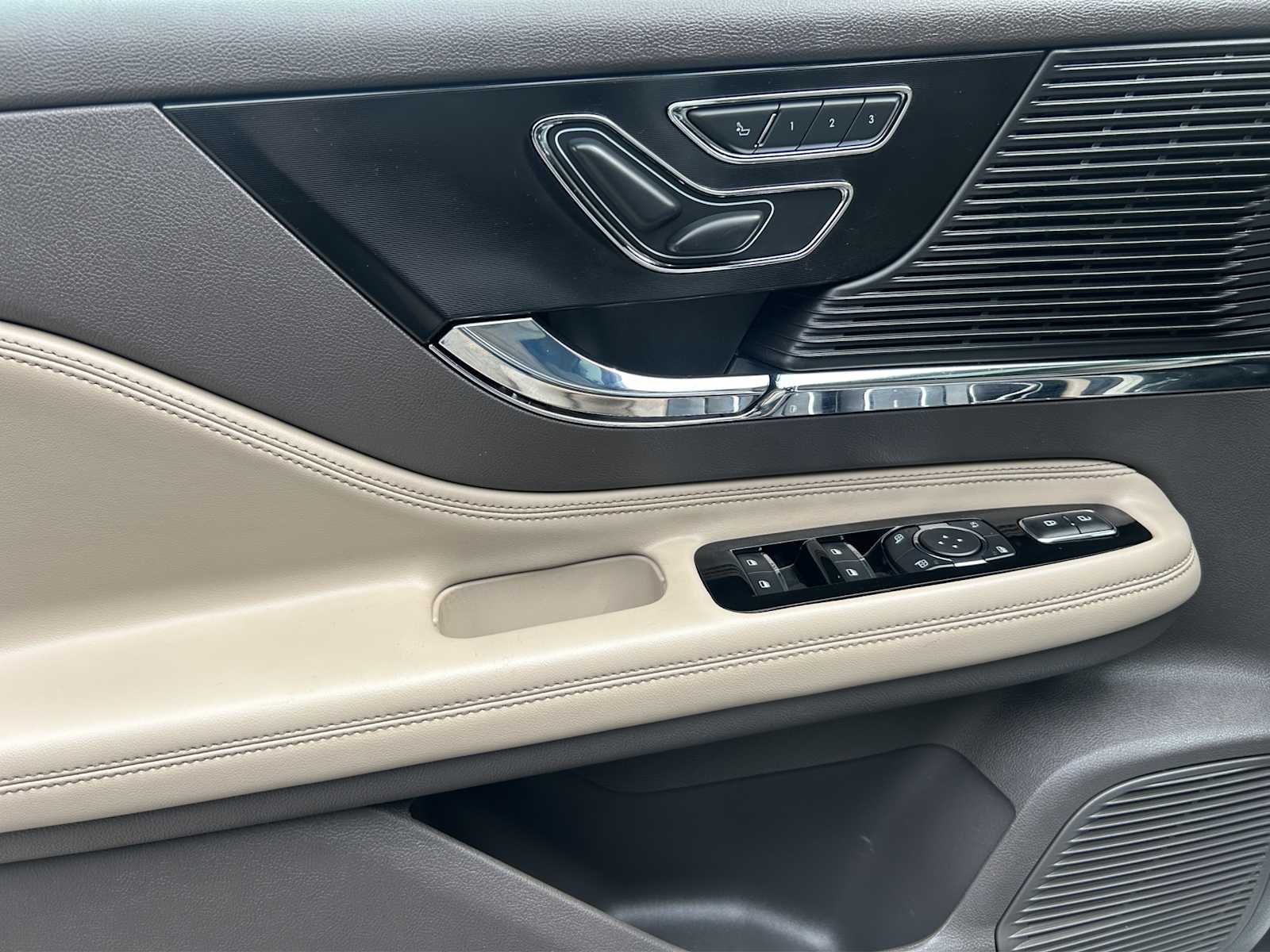 2021 Lincoln Corsair Base - Photo 10