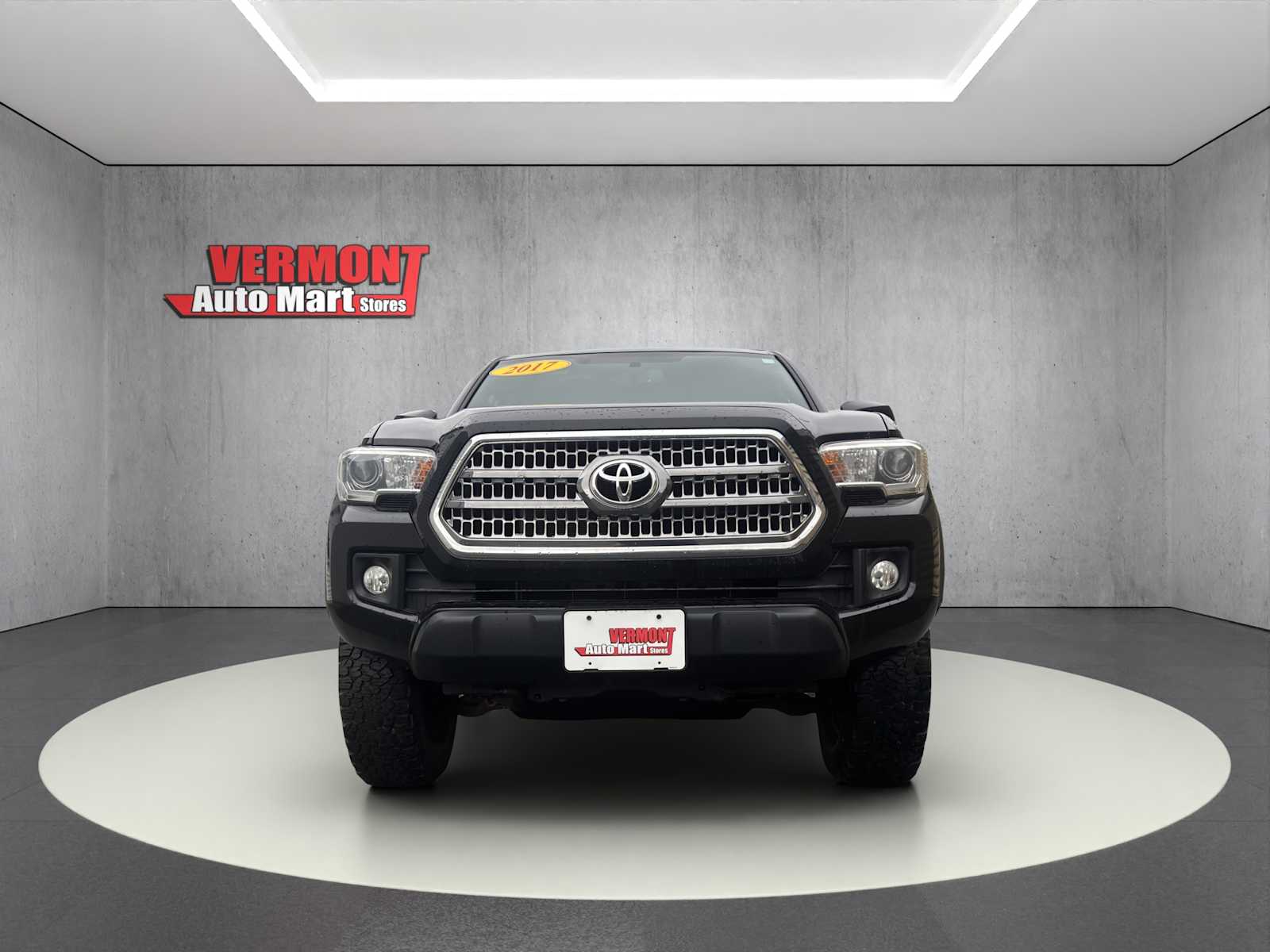 2017 Toyota Tacoma TRD V6 photo 2