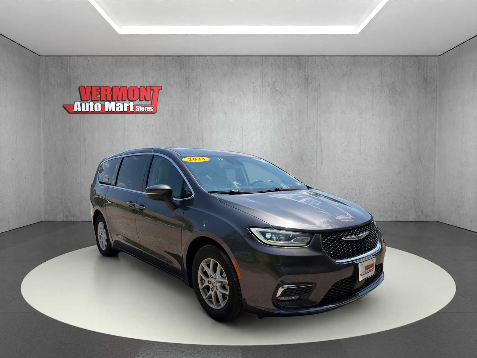 2023 Chrysler Pacifica Touring L's photo