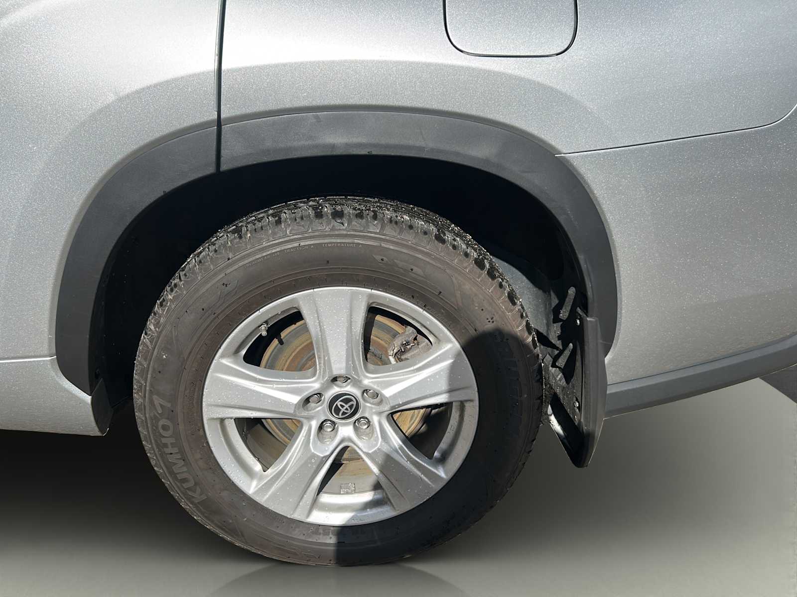 2022 Toyota Highlander LE - Photo 25