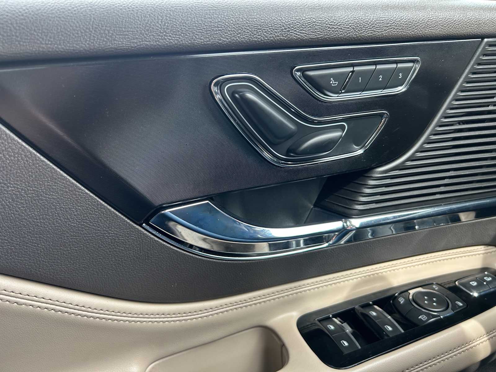 2021 Lincoln Corsair Base - Photo 19