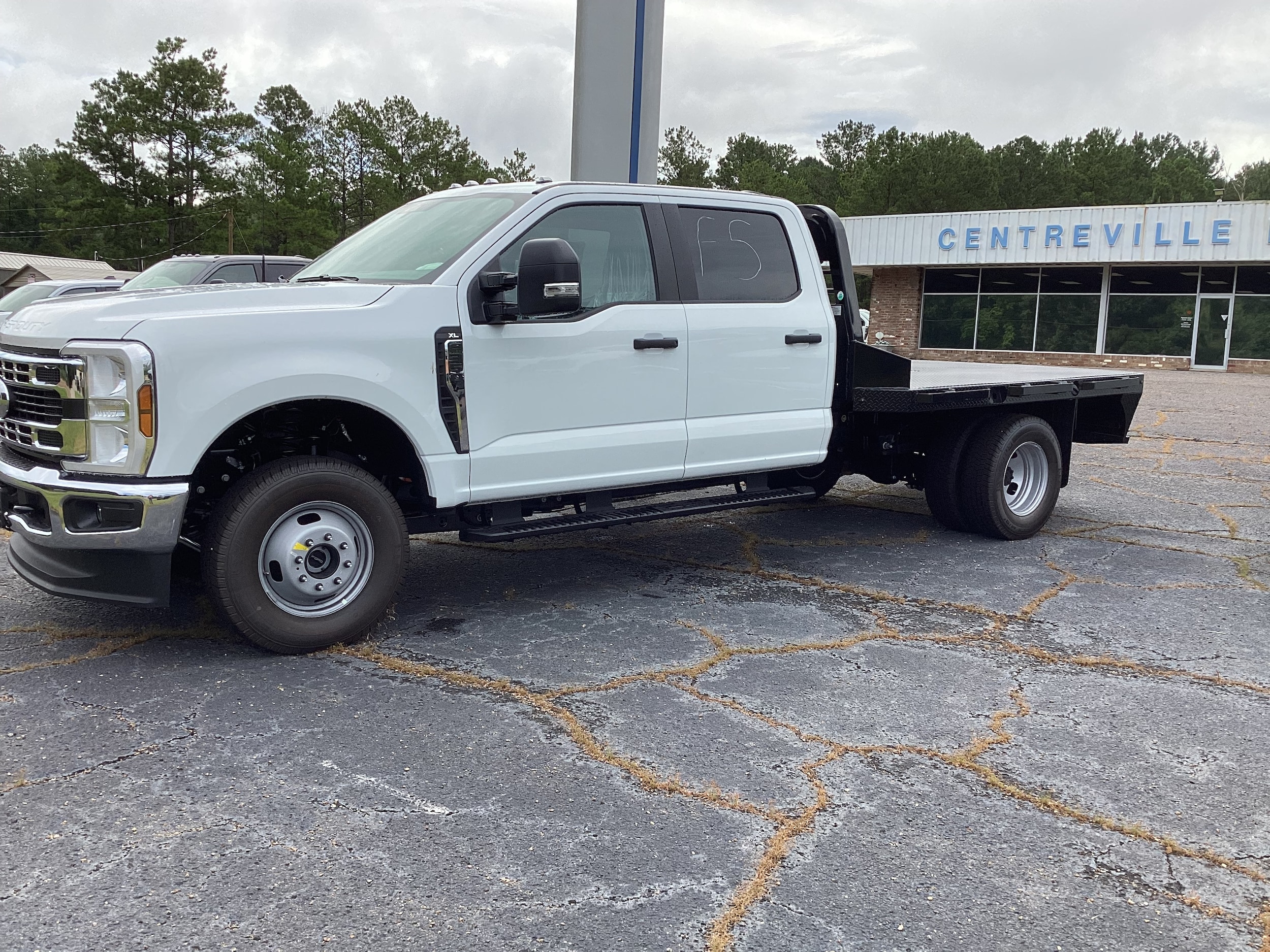 2026 Ford F-350 Super Duty Chassis Cab XL