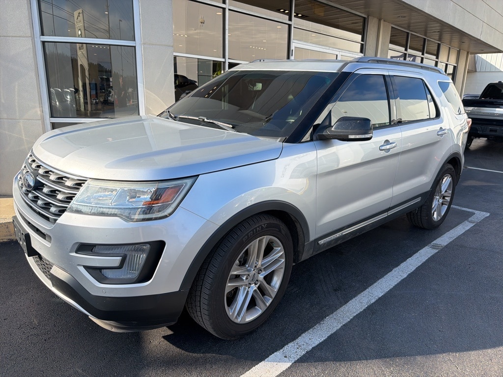 2017 Ford Explorer XLT's photo