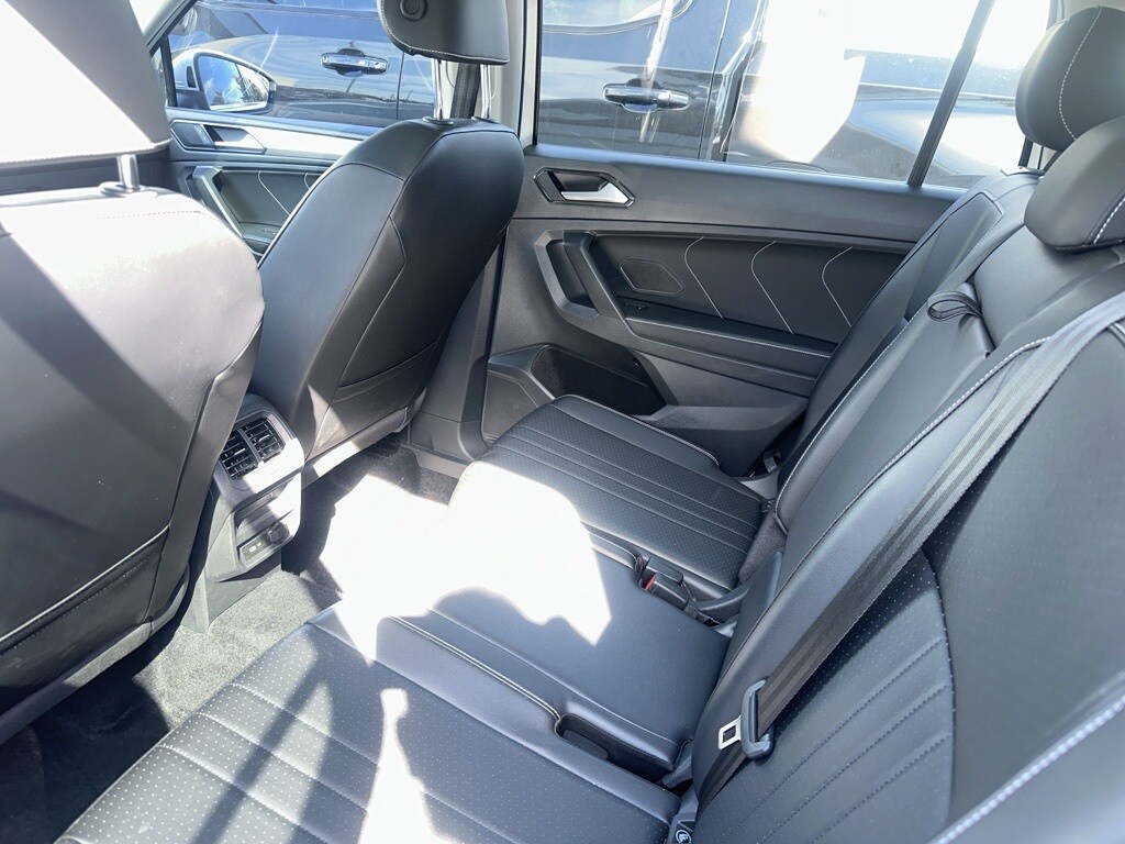 2022 Volkswagen Tiguan SE photo 2