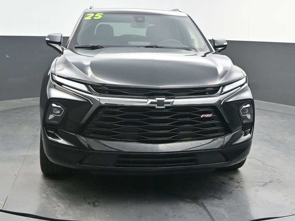 2025 Chevrolet Blazer RS photo 2