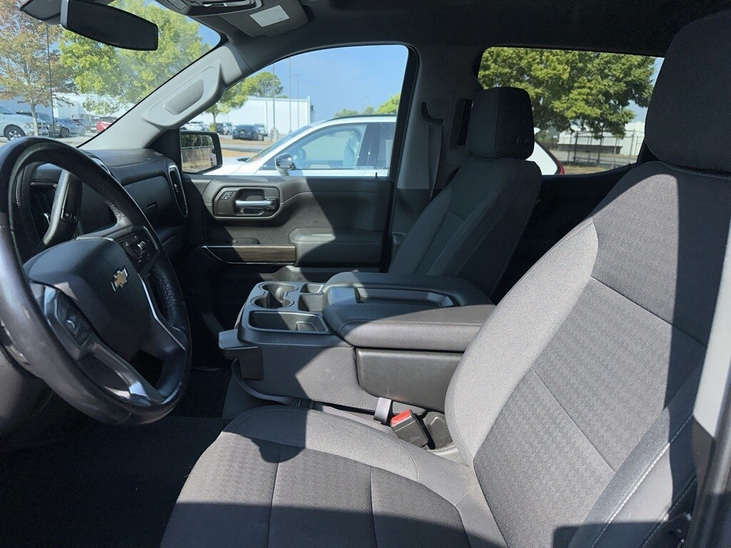 2022 Chevrolet Silverado 1500 LT photo 2