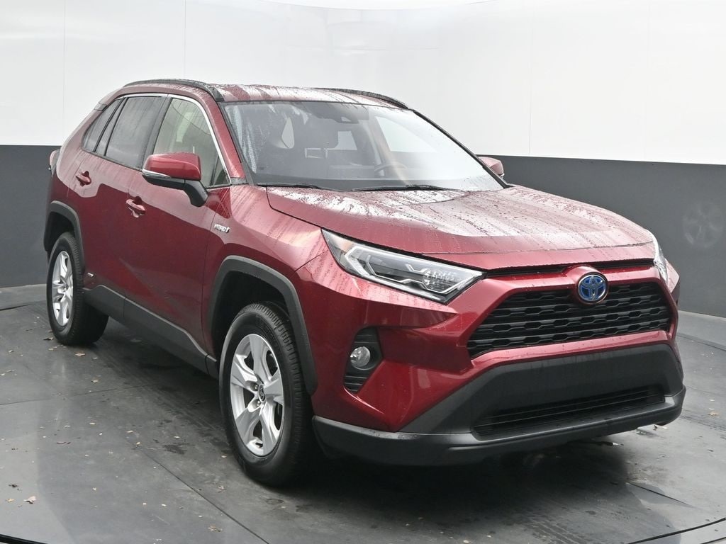 2020 Toyota RAV4 XLE's photo
