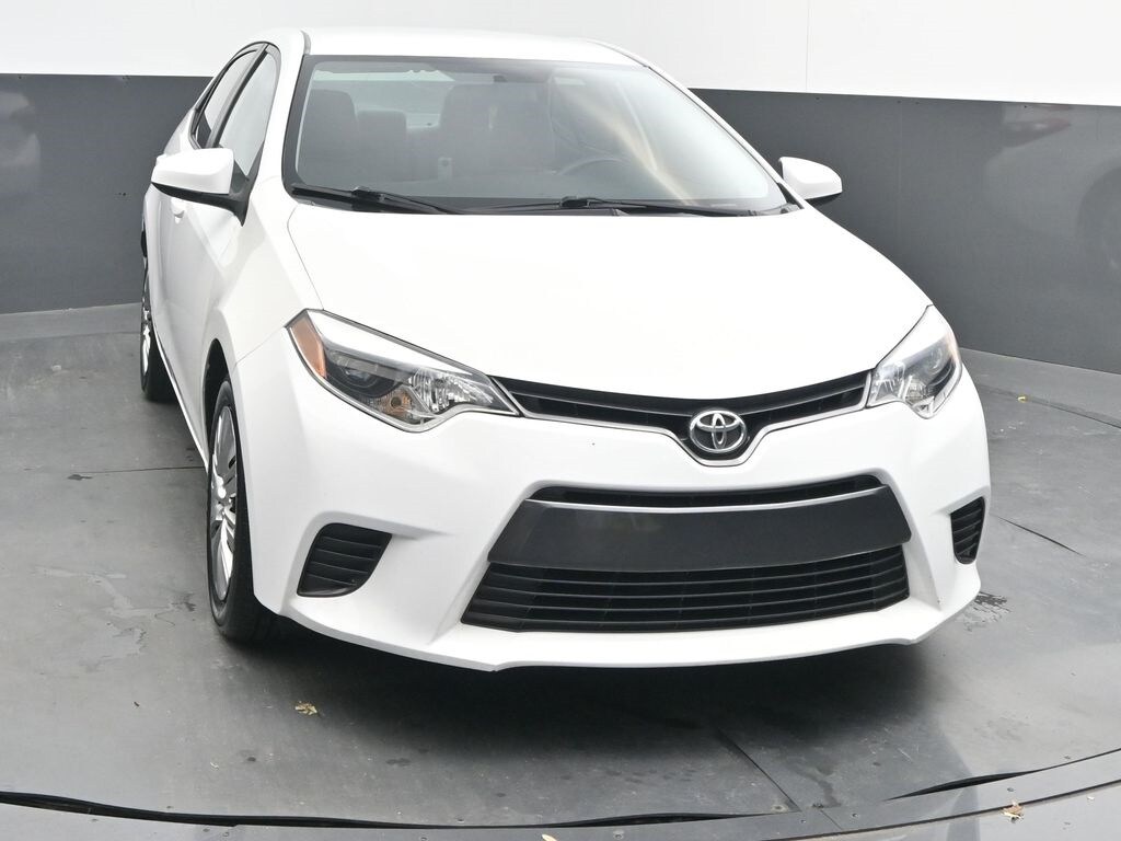 2016 Toyota Corolla LE photo 2