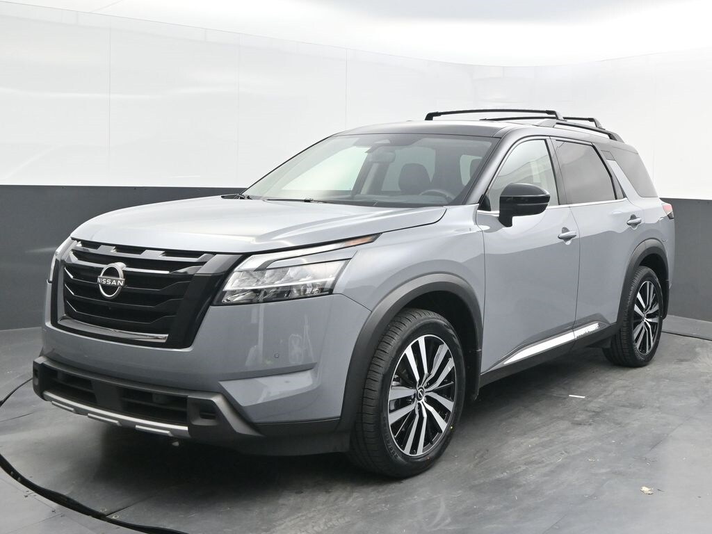 2023 Nissan Pathfinder Platinum photo 2