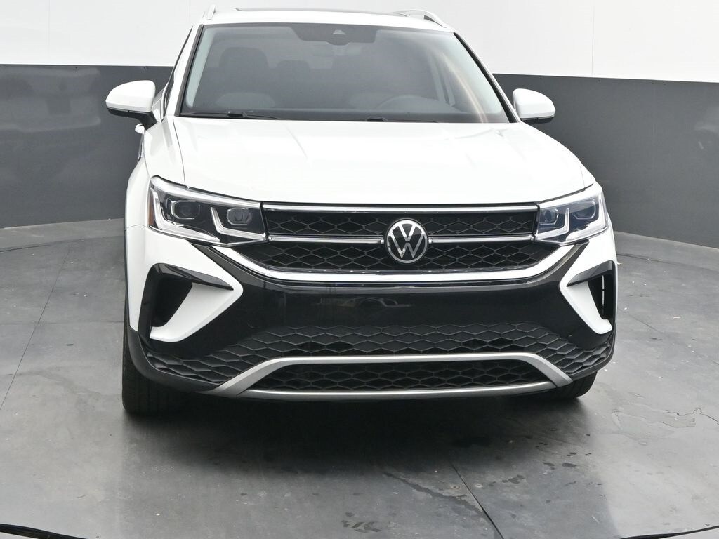 2022 Volkswagen Taos SEL photo 2