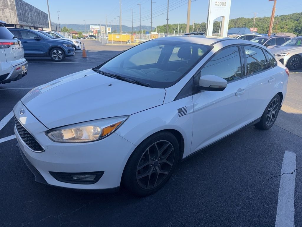 2018 Ford Focus Sedan SEL's photo