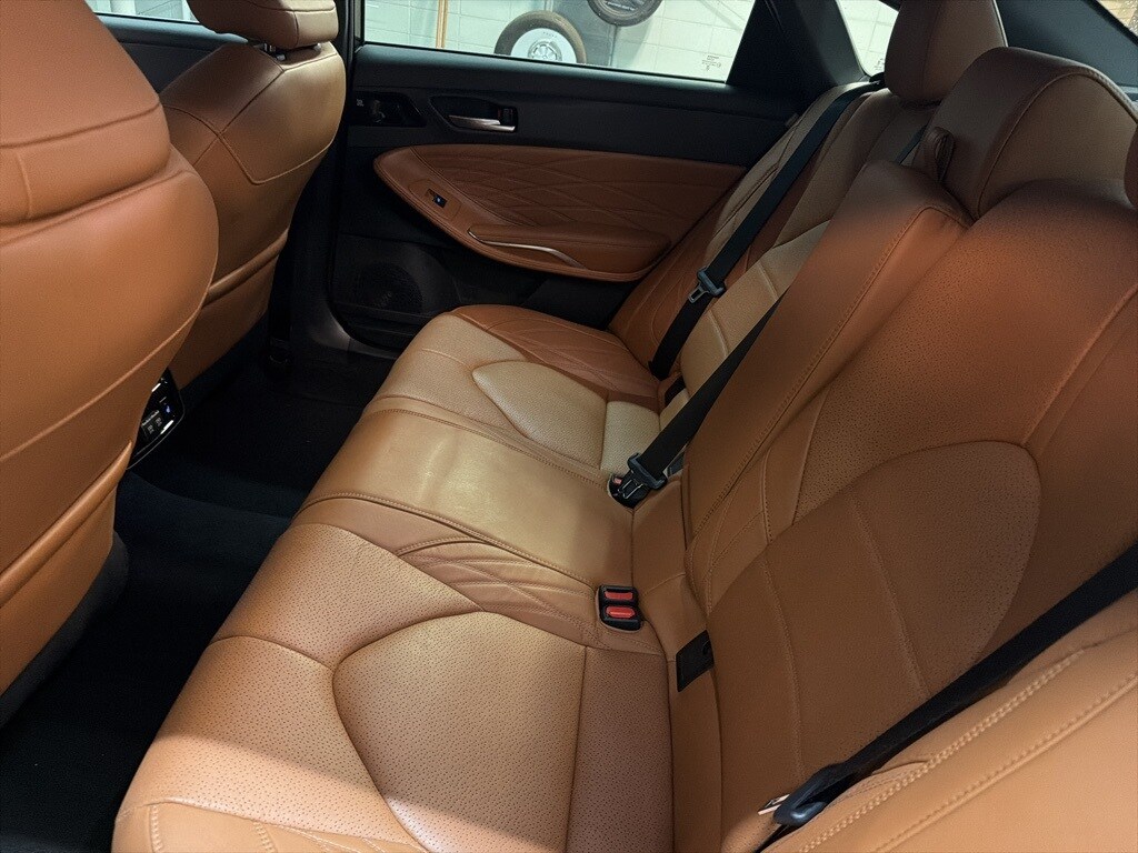 2020 Toyota Avalon Hybrid Limited photo 3