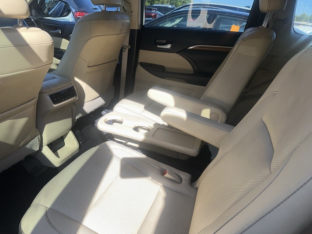 2017 Toyota Highlander Limited photo 2