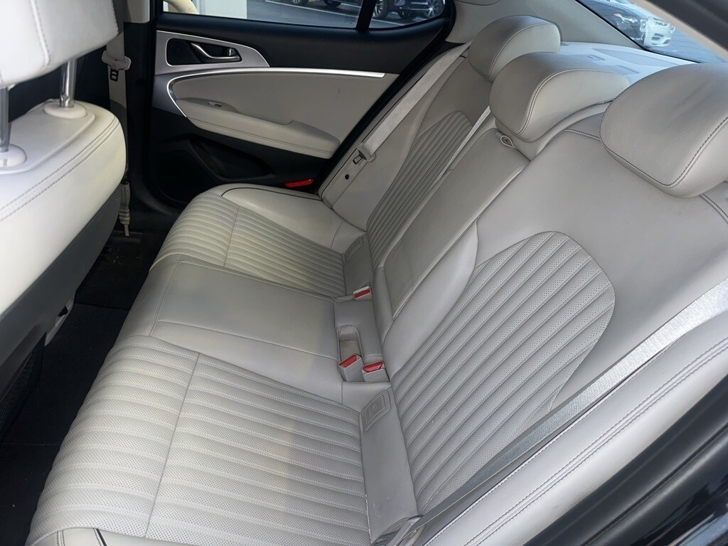2019 Genesis G70 3.3T Advanced photo 3