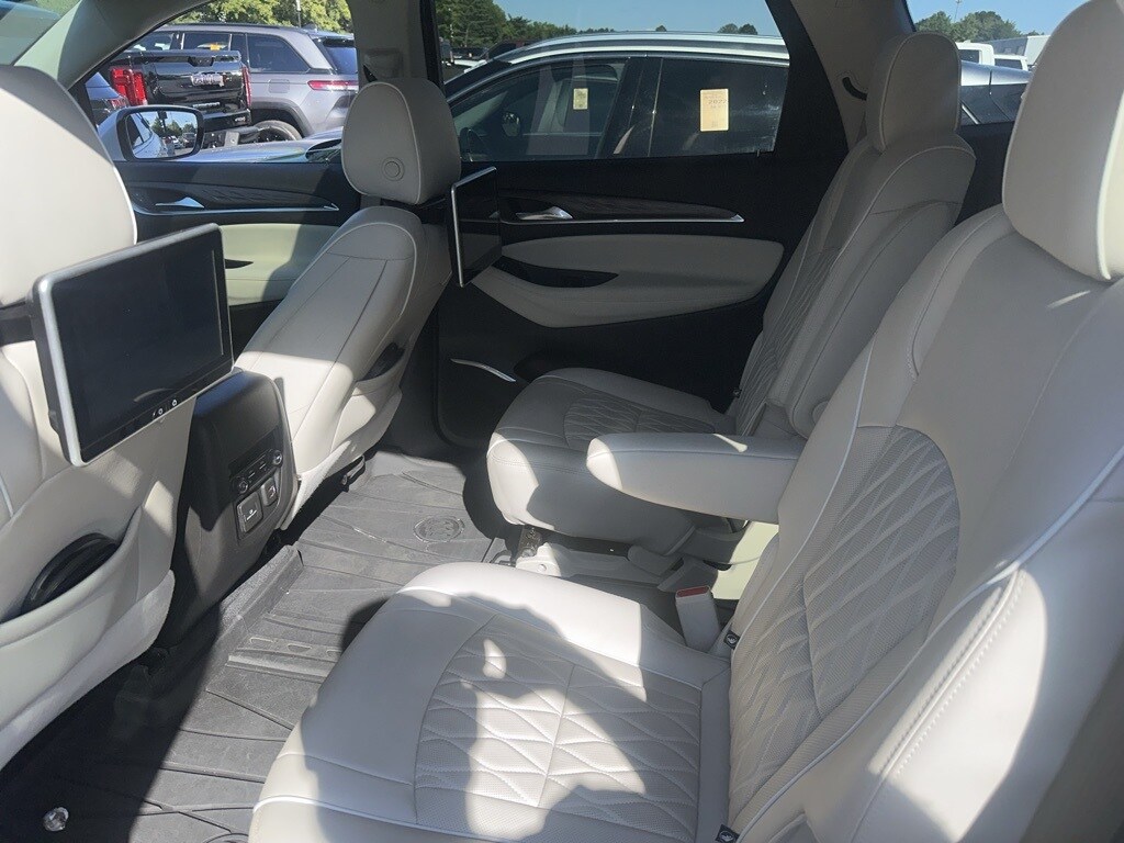 2023 Buick Enclave Avenir photo 3