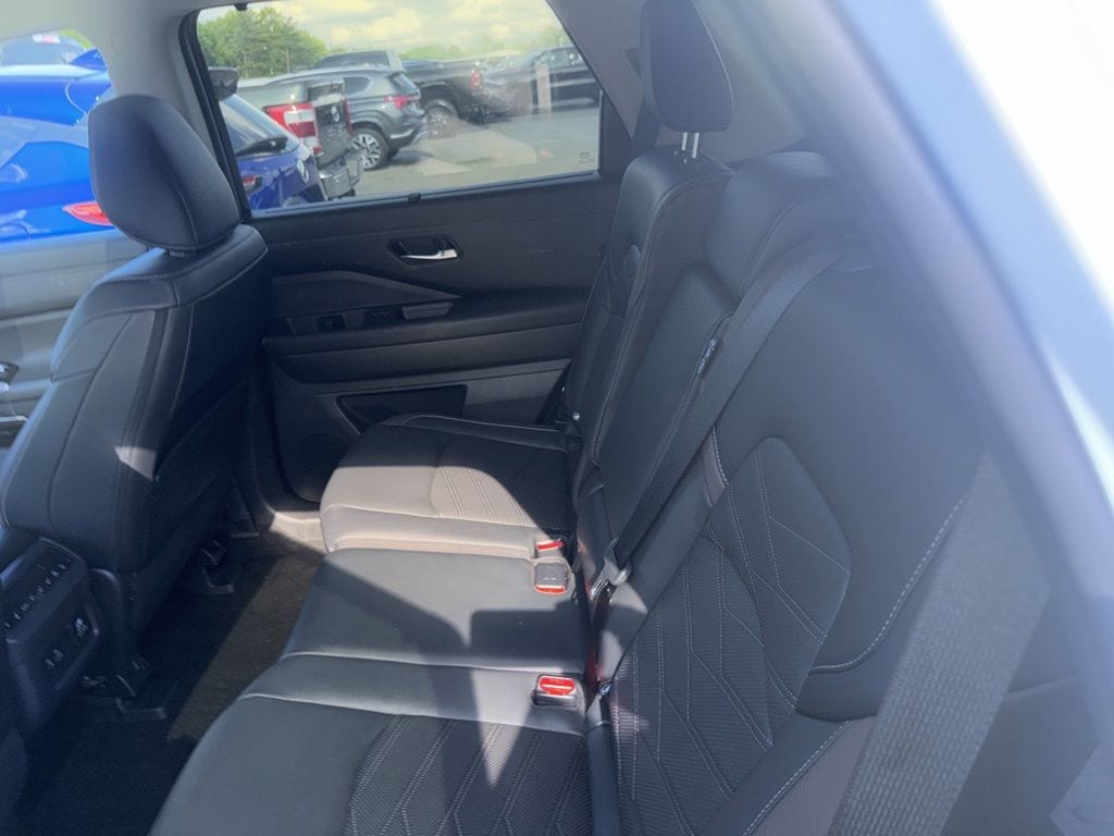 Used 2023 Nissan Pathfinder Platinum SUV