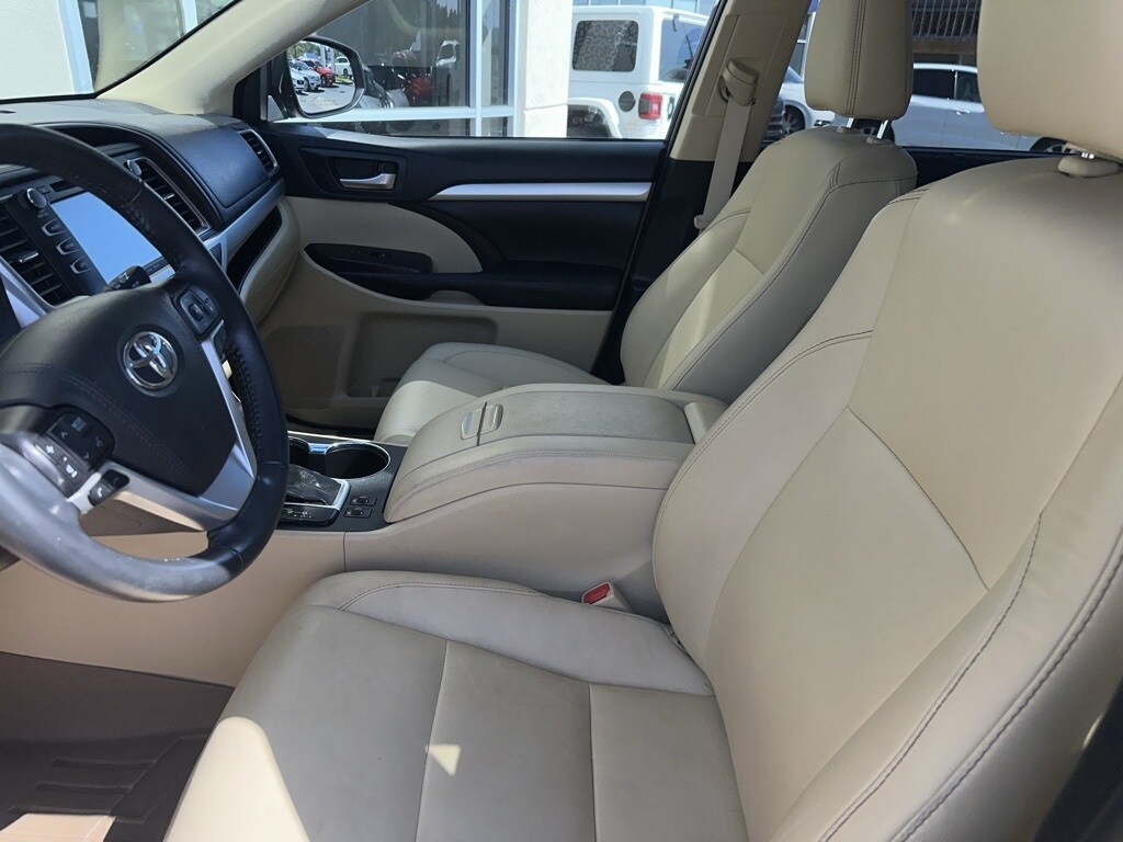 2019 Toyota Highlander XLE photo 2