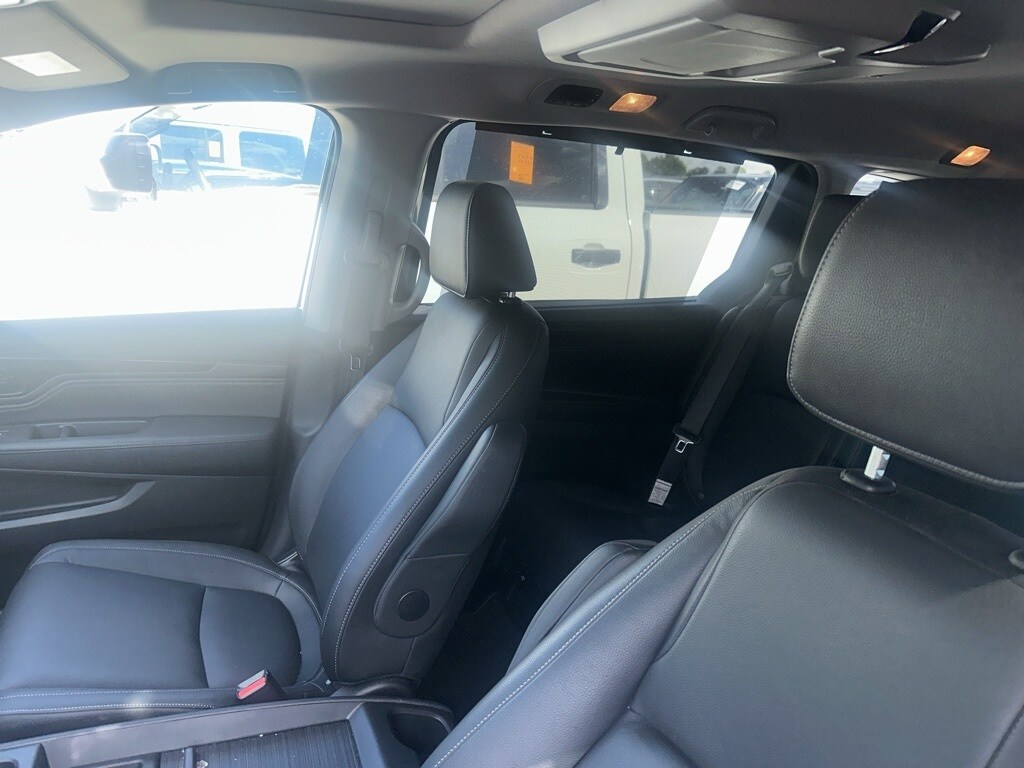 2024 Honda Odyssey Touring photo 2