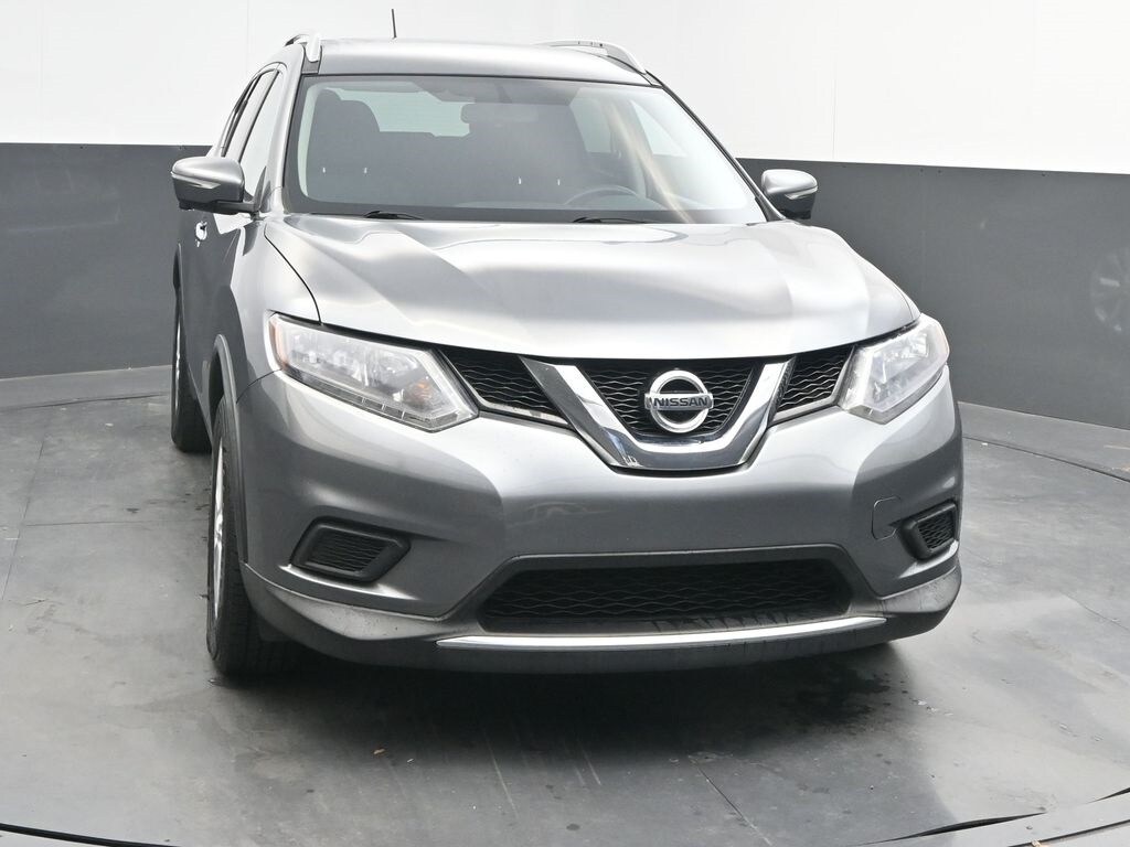 2015 Nissan Rogue SV photo 2